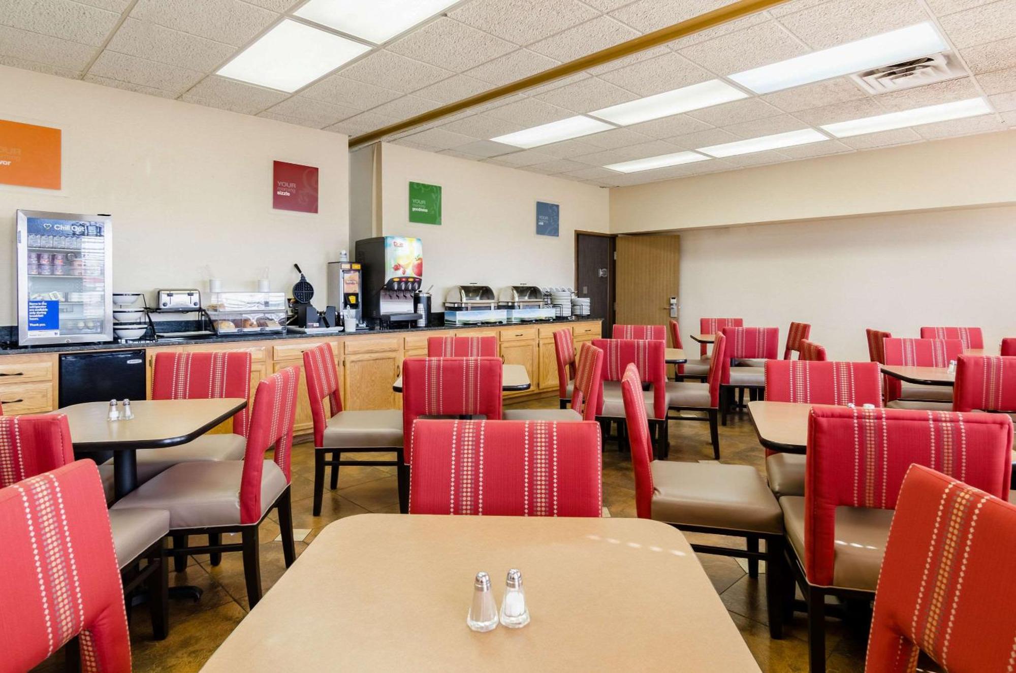 Comfort Inn Colby Zewnętrze zdjęcie