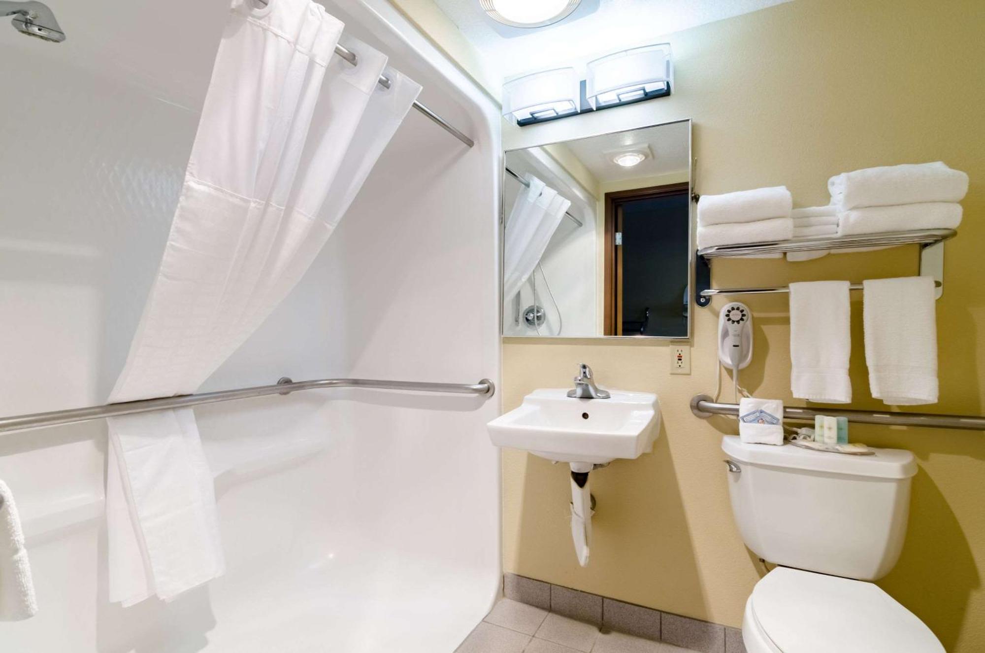 Comfort Inn Colby Zewnętrze zdjęcie