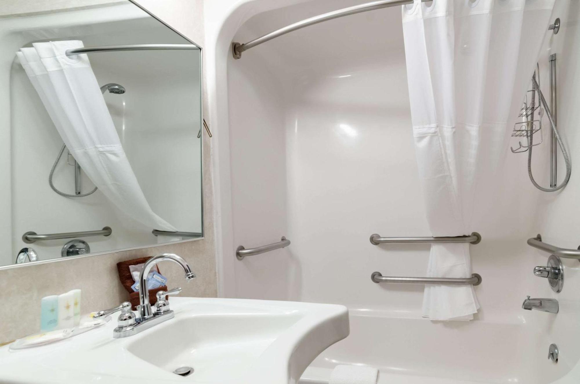 Comfort Inn Colby Zewnętrze zdjęcie